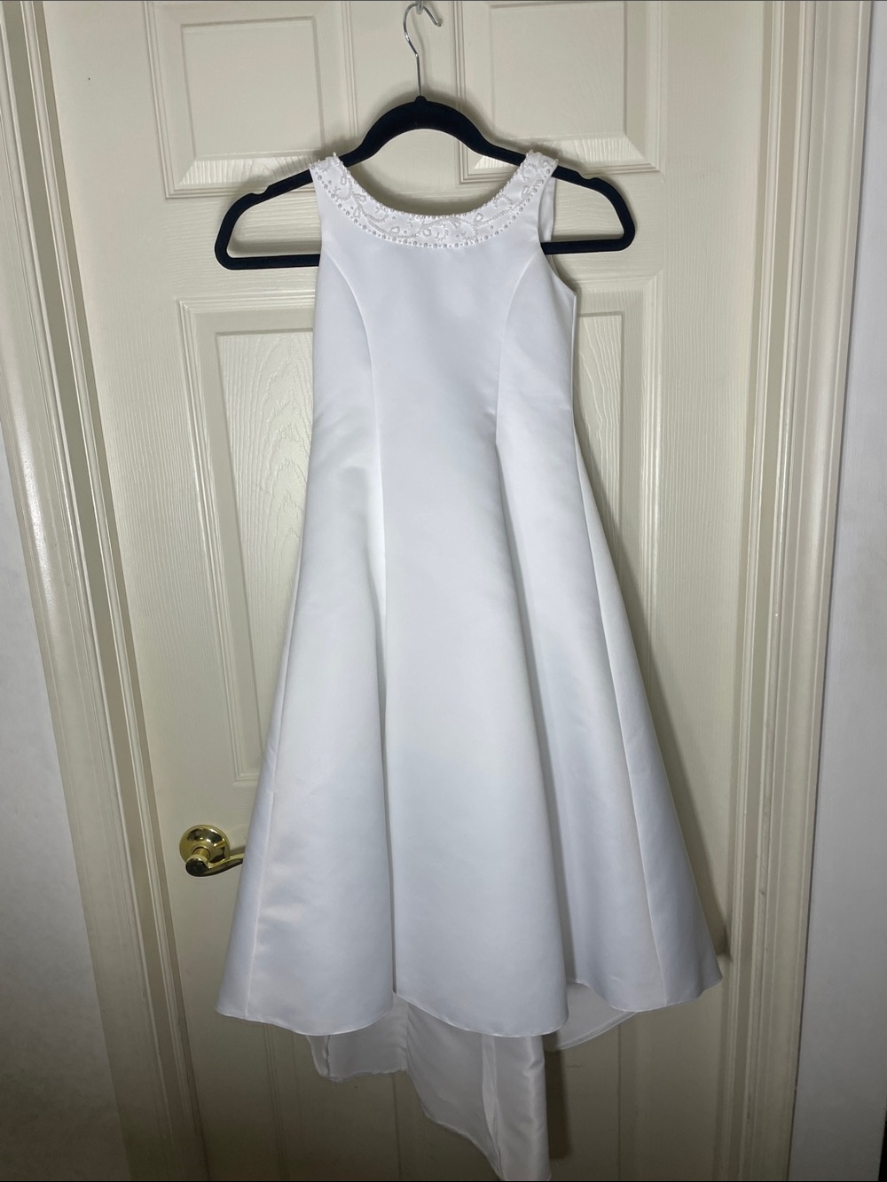 David’s bridal White Sleeveless Flower Girl Dress with Beaded Neckline NWOT